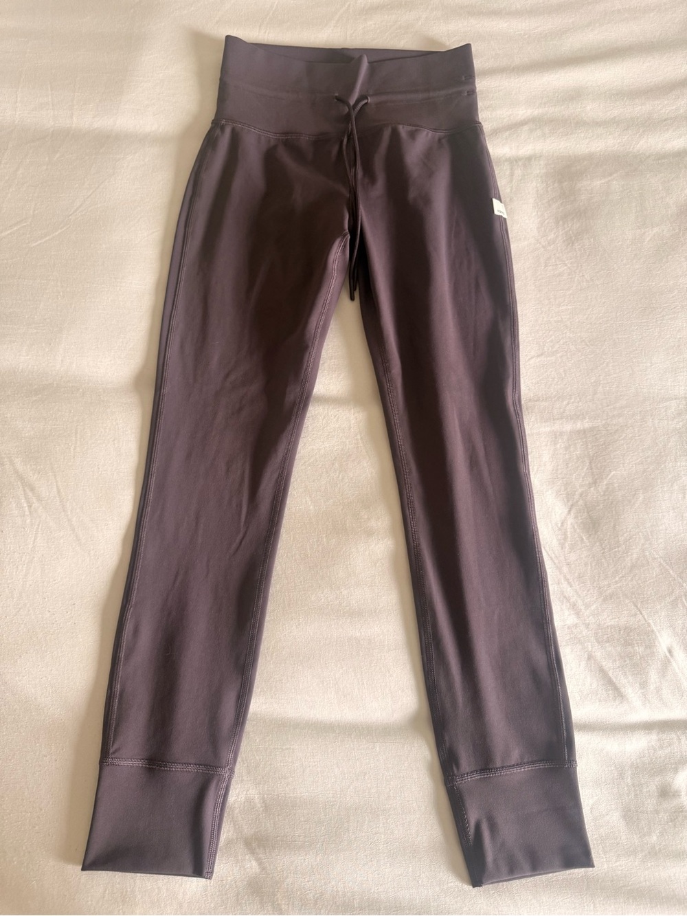 Vuori women's leggings in deep plum (purple)